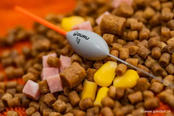 Flotteur à Oeillet Guru Pinger Wire Stem Float