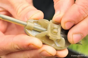 Clip Guru Method Feeder