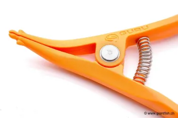 Pince à Pellets Guru Pellet Pliers