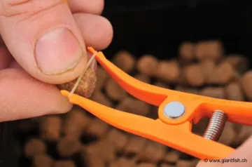 Pince à Pellets Guru Pellet Pliers