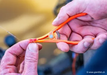 Pince à Pellets Guru Pellet Pliers