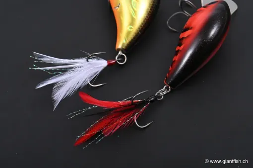 Hameçon Triple BKK Feathered Spear 21-SS Red-Black