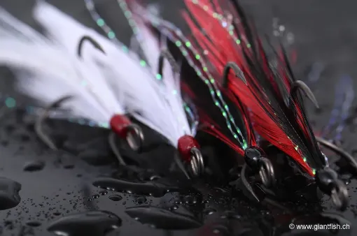 Hameçon Triple BKK Feathered Spear 21-SS Red-Black